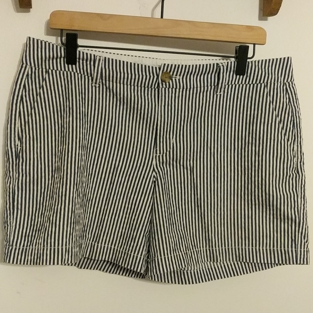 Old Navy Vertical Stripe 3.5" Shorts - 10